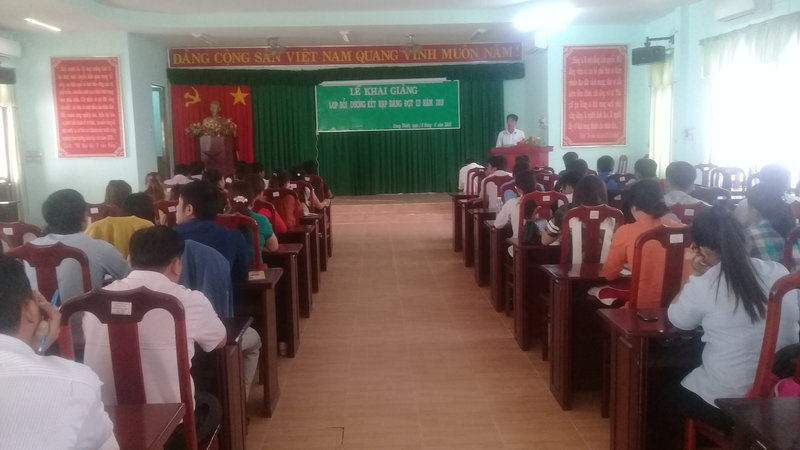 khai giang lop boi duong ket nap dang dot 3.jpg